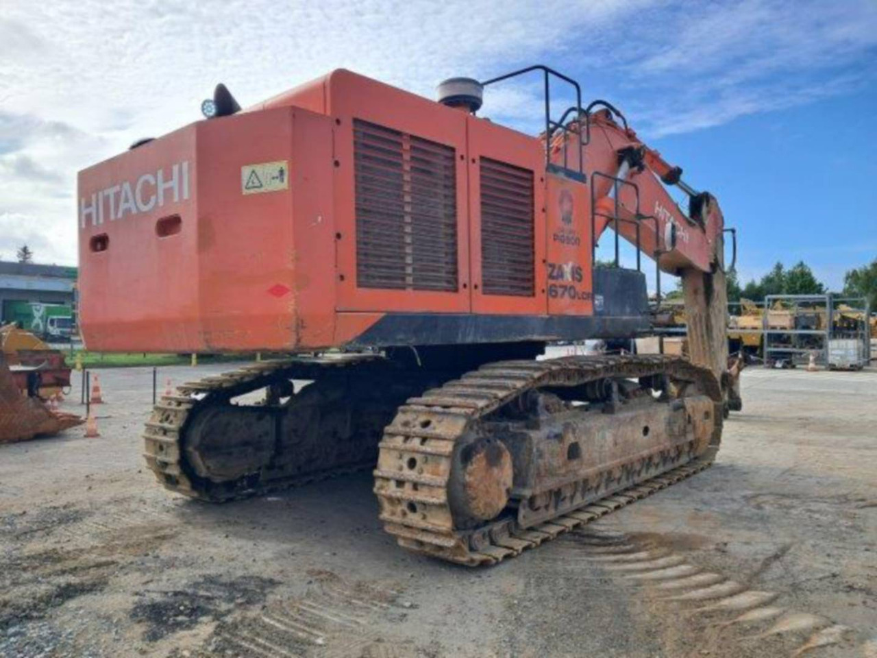 HITACHI ZX 670 45 - Lánctalpas kotró: 3 kép. HITACHI ZX 670 45 - Lánctalpas kotró: 3 kép.