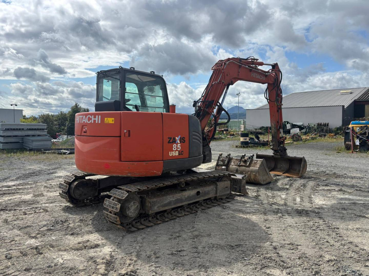 HITACHI ZX85 - Lánctalpas kotró: 4 kép. HITACHI ZX85 - Lánctalpas kotró: 4 kép.