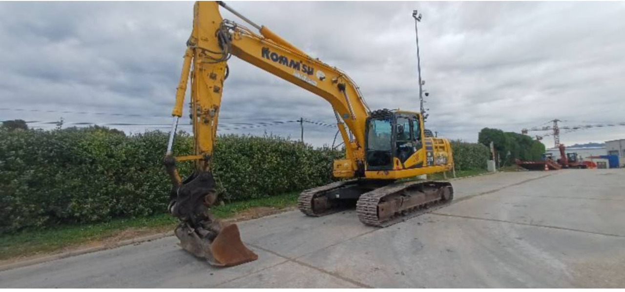 KOMATSU HB215LC2 - Lánctalpas kotró: 4 kép. KOMATSU HB215LC2 - Lánctalpas kotró: 4 kép.