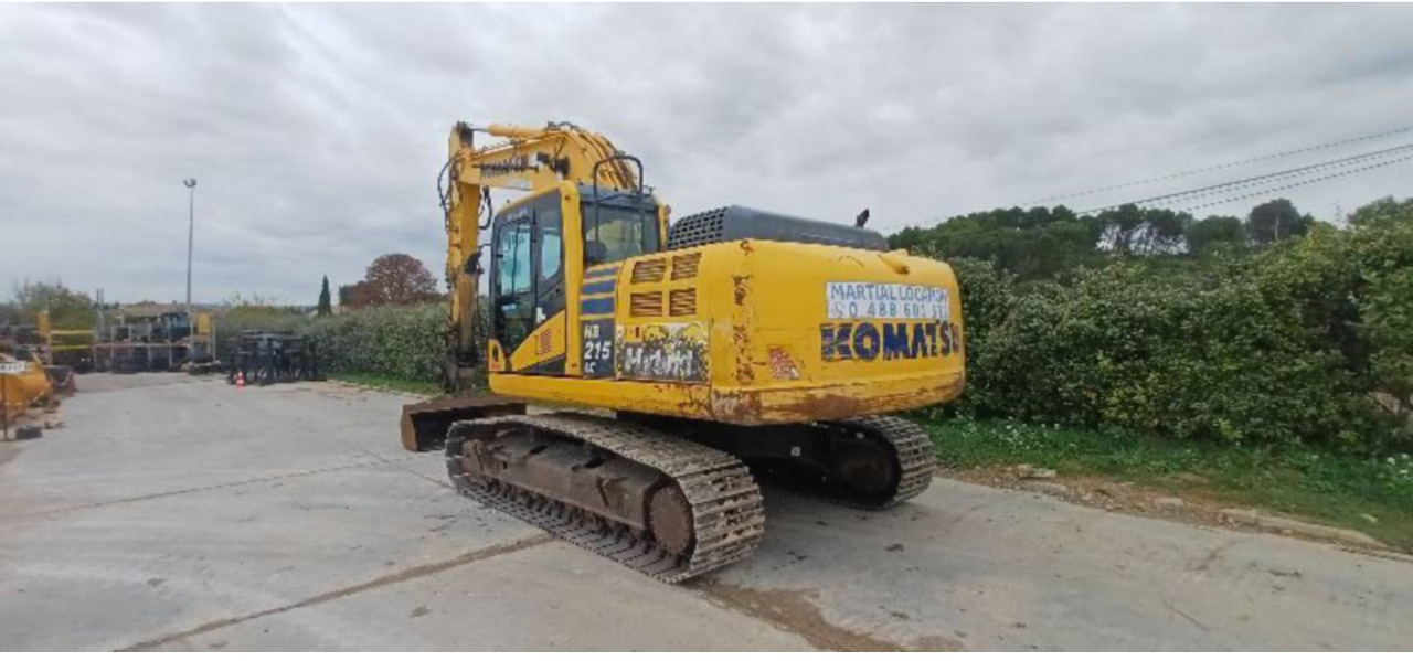 KOMATSU HB215LC2 - Lánctalpas kotró: 2 kép. KOMATSU HB215LC2 - Lánctalpas kotró: 2 kép.