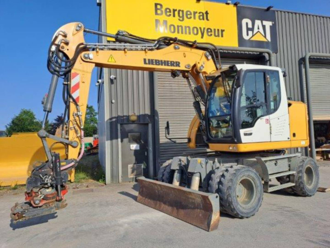 LIEBHERR A913 - Gumikerekes kotró: 1 kép. LIEBHERR A913 - Gumikerekes kotró: 1 kép.