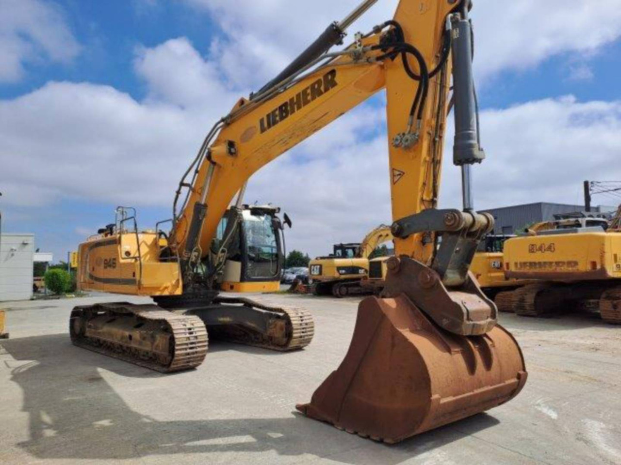 LIEBHERR R946 - Lánctalpas kotró: 2 kép. LIEBHERR R946 - Lánctalpas kotró: 2 kép.