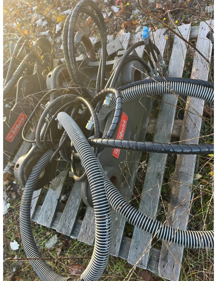 OILQUICK DEUTSCHLAND GMBH OQ60-5/OILQUICK/ATTACHE HYDR - Gyorscsatlakozó: 1 kép. OILQUICK DEUTSCHLAND GMBH OQ60-5/OILQUICK/ATTACHE HYDR - Gyorscsatlakozó: 1 kép.