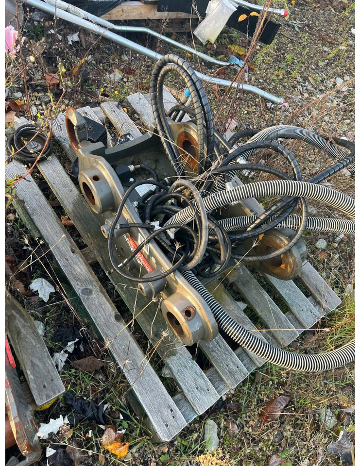 OILQUICK DEUTSCHLAND GMBH OQ60-5/OILQUICK/ATTACHE HYDR - Gyorscsatlakozó: 2 kép. OILQUICK DEUTSCHLAND GMBH OQ60-5/OILQUICK/ATTACHE HYDR - Gyorscsatlakozó: 2 kép.