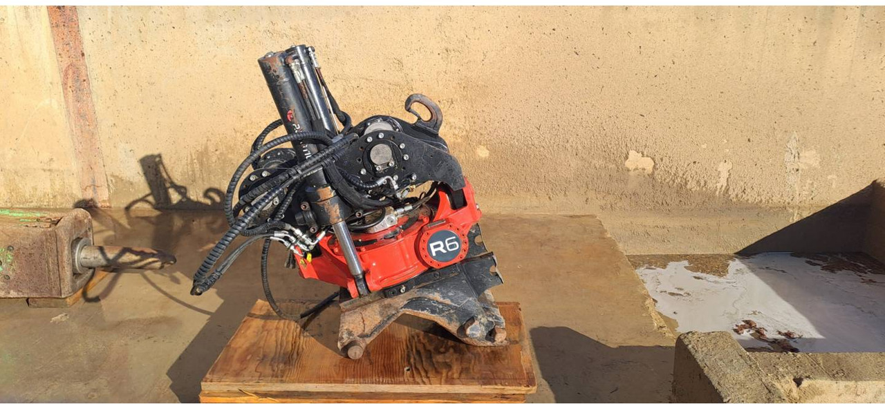 ROTOTILT R6/ROTOTILT/CW40S - Tiltrotátor: 1 kép. ROTOTILT R6/ROTOTILT/CW40S - Tiltrotátor: 1 kép.