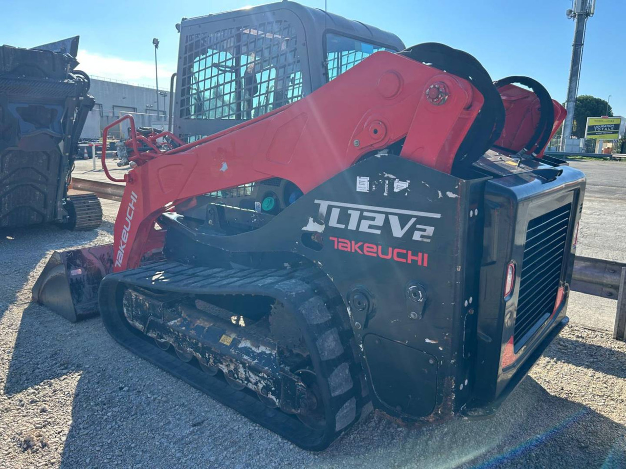 TAKEUCHI MFG. CO. LTD. TL12 - Lánctalpas homlokrakodó: 4 kép. TAKEUCHI MFG. CO. LTD. TL12 - Lánctalpas homlokrakodó: 4 kép.