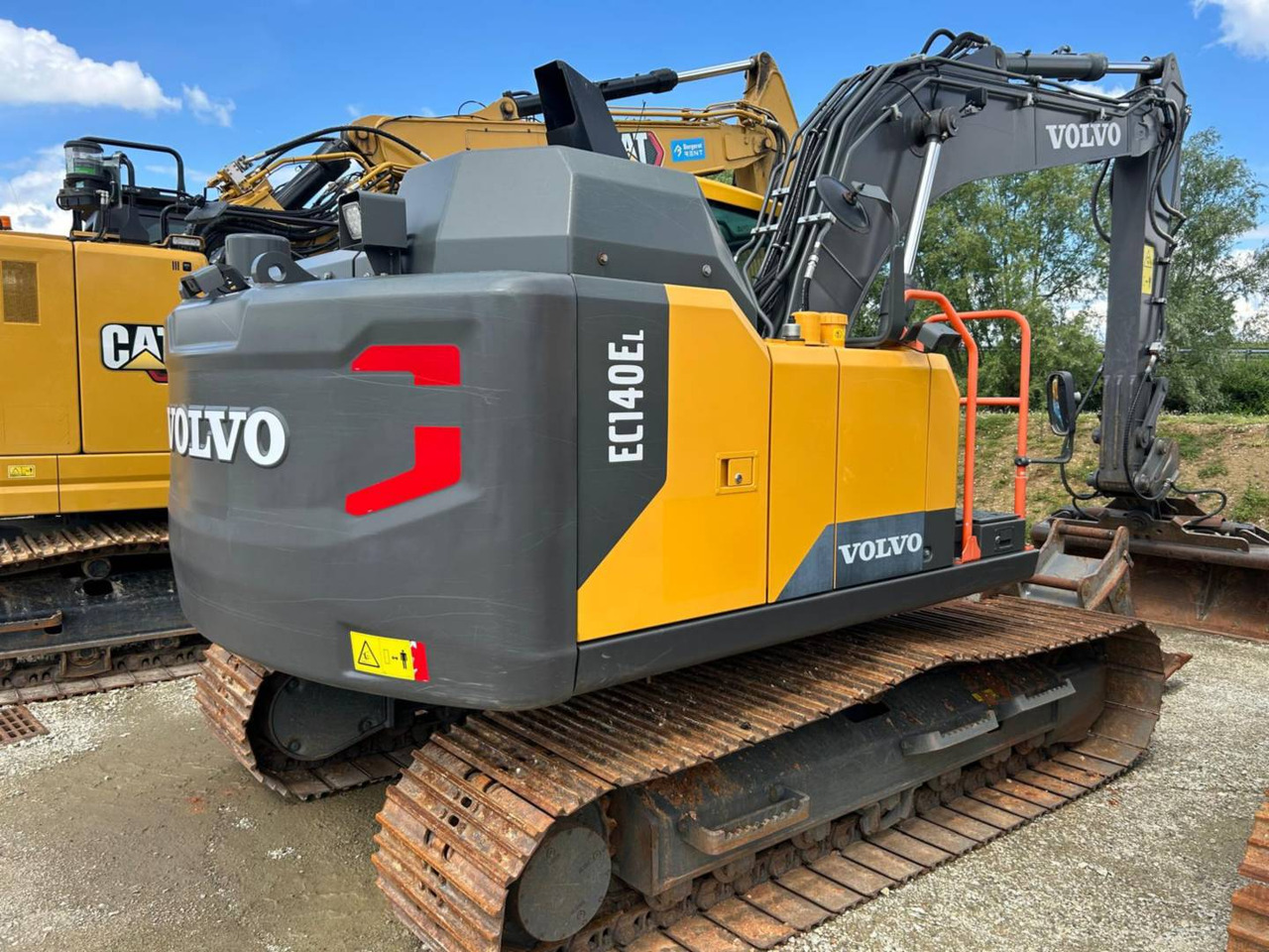 VOLVO CONSTRUCTION EQUIPMENT EC140 - Lánctalpas kotró: 3 kép. VOLVO CONSTRUCTION EQUIPMENT EC140 - Lánctalpas kotró: 3 kép.