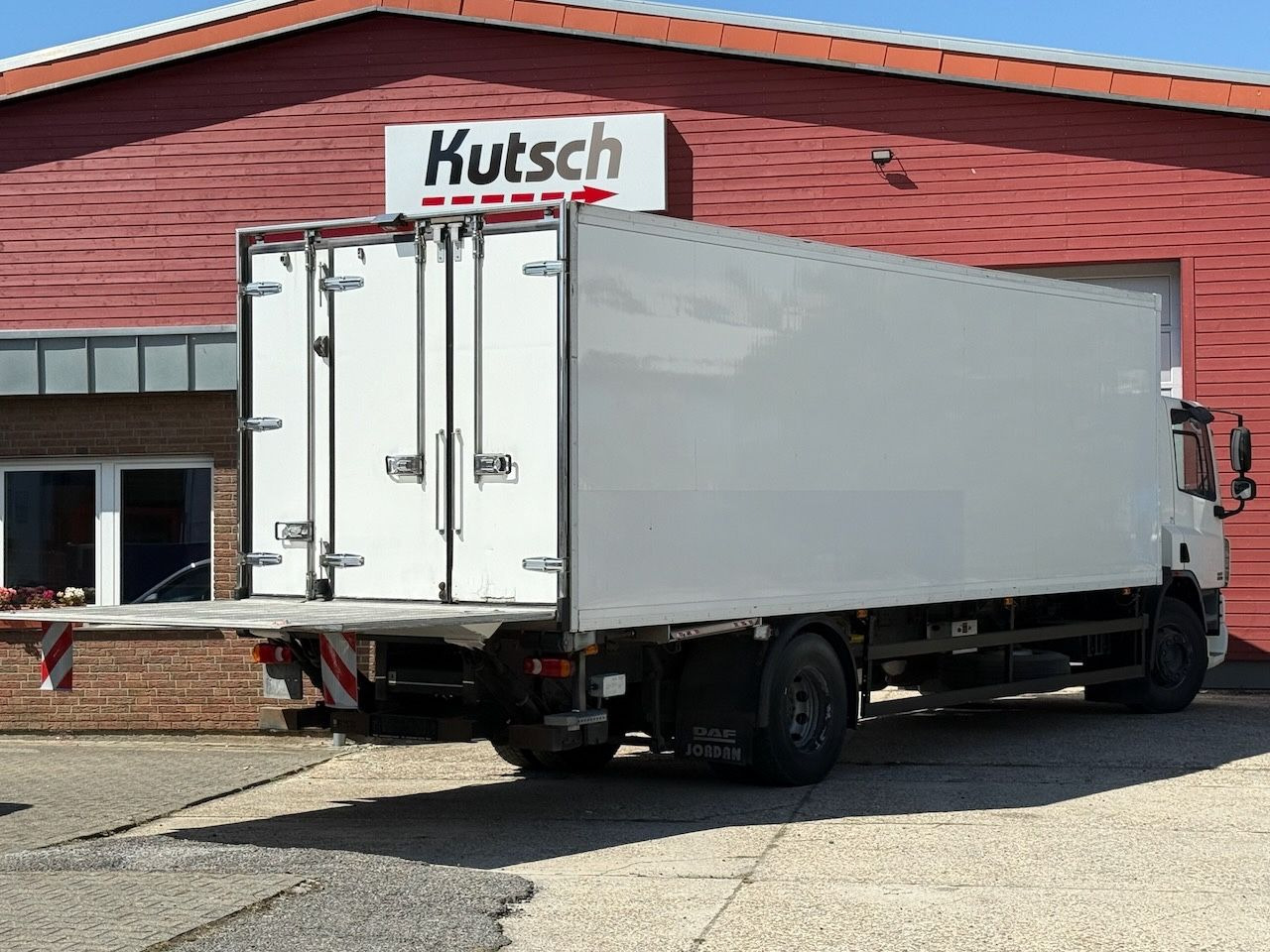 DAF CF 65.300 Tiefkühl, 2t Lbw, ThermoKing 1200 - Hűtős teherautó: 3 kép. DAF CF 65.300 Tiefkühl, 2t Lbw, ThermoKing 1200 - Hűtős teherautó: 3 kép.