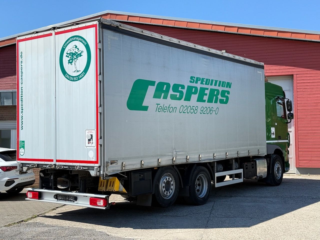 DAF XF 480 Plane 6x2 - Ponyvás teherautó: 2 kép. DAF XF 480 Plane 6x2 - Ponyvás teherautó: 2 kép.