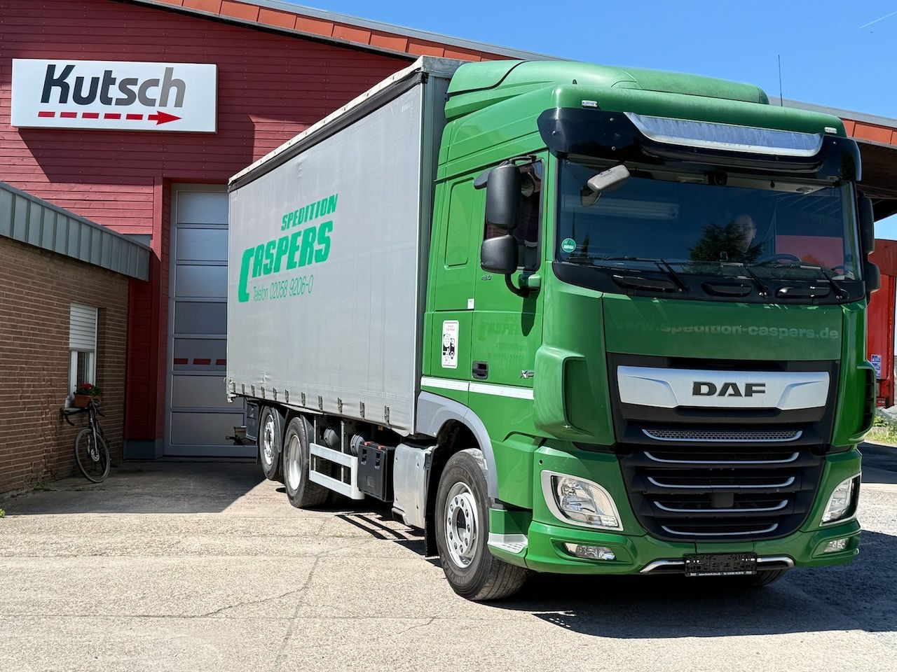DAF XF 480 Plane 6x2 - Ponyvás teherautó: 3 kép. DAF XF 480 Plane 6x2 - Ponyvás teherautó: 3 kép.