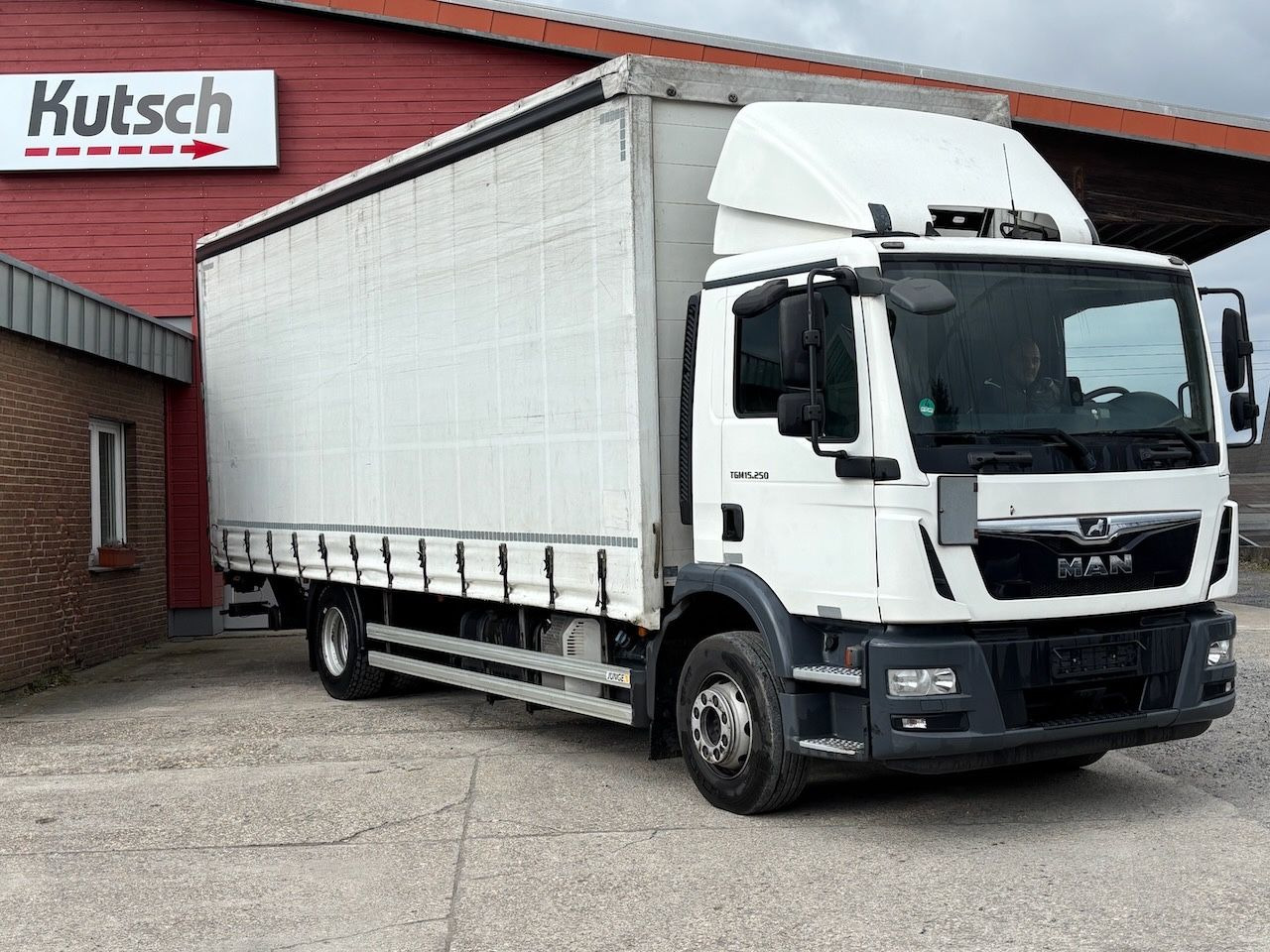 MAN TGM 15.250 BL Pritsche/Lbw, Edscha, - Ponyvás teherautó: 3 kép. MAN TGM 15.250 BL Pritsche/Lbw, Edscha, - Ponyvás teherautó: 3 kép.