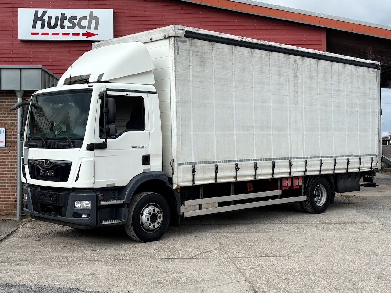 MAN TGM 15.250 BL Pritsche/Lbw, Edscha, - Ponyvás teherautó: 1 kép. MAN TGM 15.250 BL Pritsche/Lbw, Edscha, - Ponyvás teherautó: 1 kép.