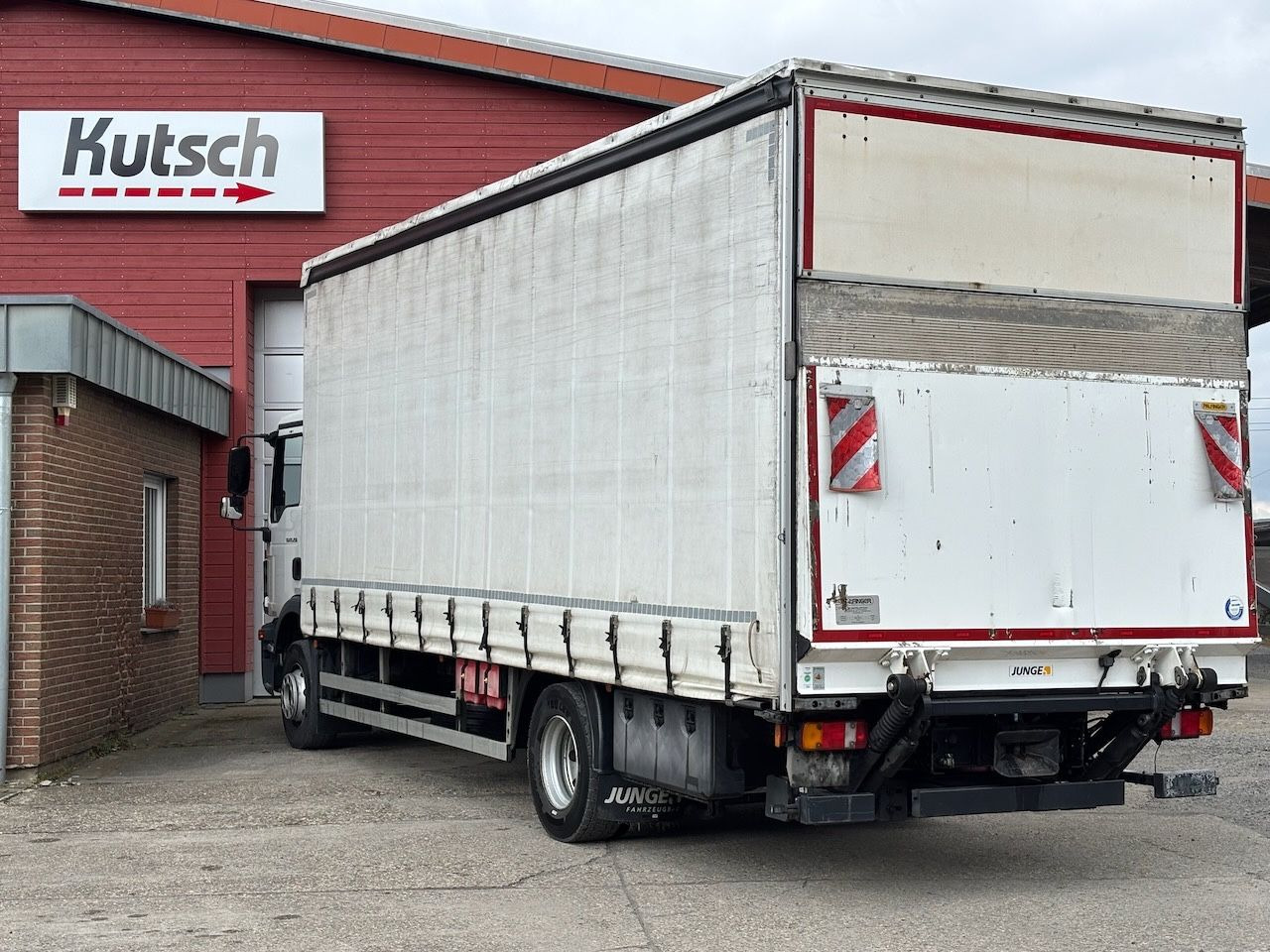 MAN TGM 15.250 BL Pritsche/Lbw, Edscha, - Ponyvás teherautó: 4 kép. MAN TGM 15.250 BL Pritsche/Lbw, Edscha, - Ponyvás teherautó: 4 kép.
