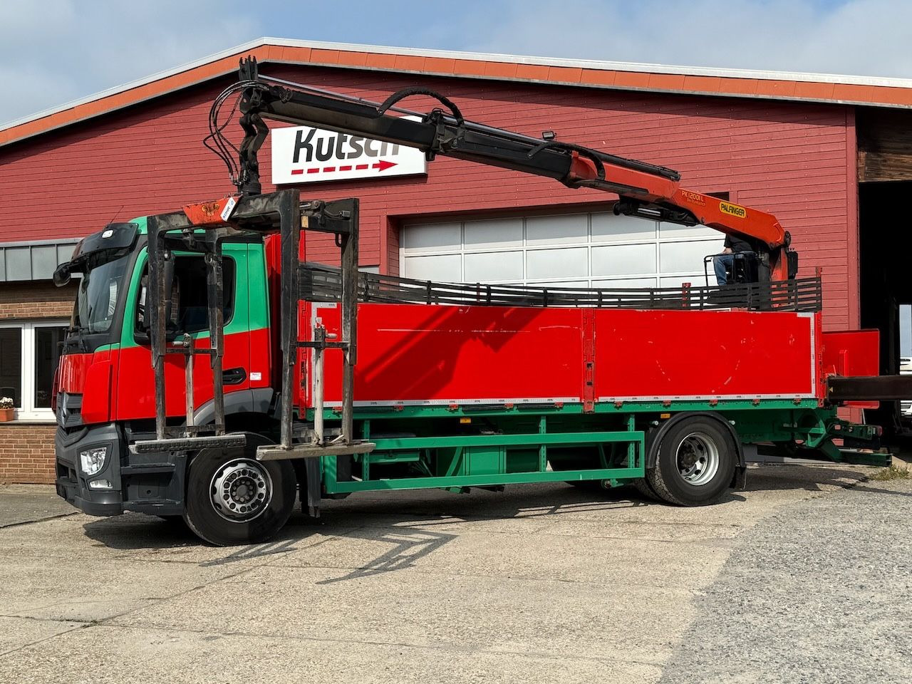 Mercedes-Benz Antos 1832L mit Palfinger PK 12001L Heckkran - Platós teherautó, Darus autó: 4 kép. Mercedes-Benz Antos 1832L mit Palfinger PK 12001L Heckkran - Platós teherautó, Darus autó: 4 kép.
