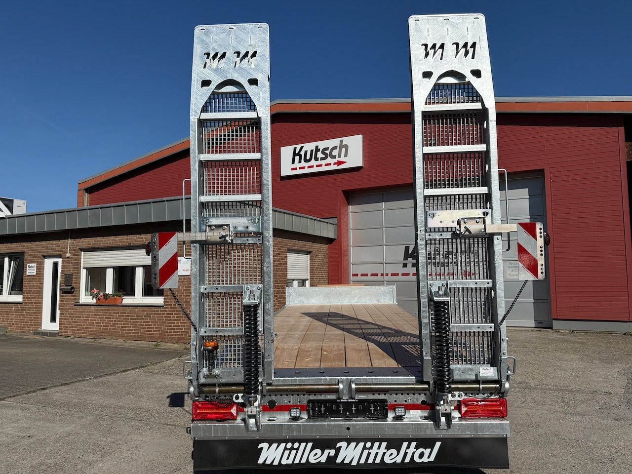 Müller-Mitteltal ETÜ-TA-R 21 Tieflader 7m, luftgefedert, LED - Platós pótkocsi: 4 kép. Müller-Mitteltal ETÜ-TA-R 21 Tieflader 7m, luftgefedert, LED - Platós pótkocsi: 4 kép.