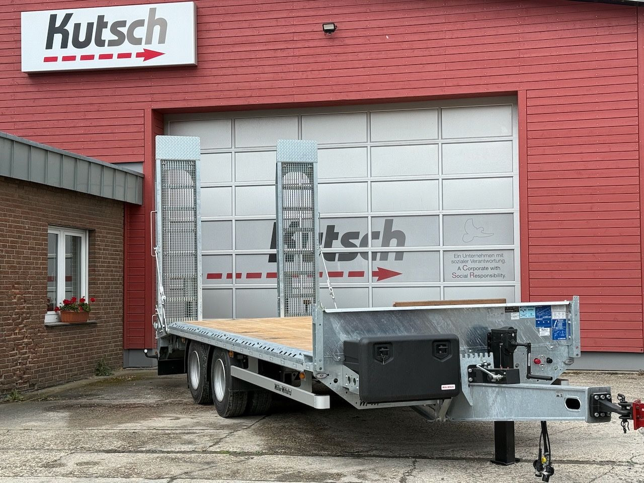 Müller-Mitteltal ETÜTAR 14,4 Tieflader, LED, Runduml. RDÜ - Platós pótkocsi: 4 kép. Müller-Mitteltal ETÜTAR 14,4 Tieflader, LED, Runduml. RDÜ - Platós pótkocsi: 4 kép.