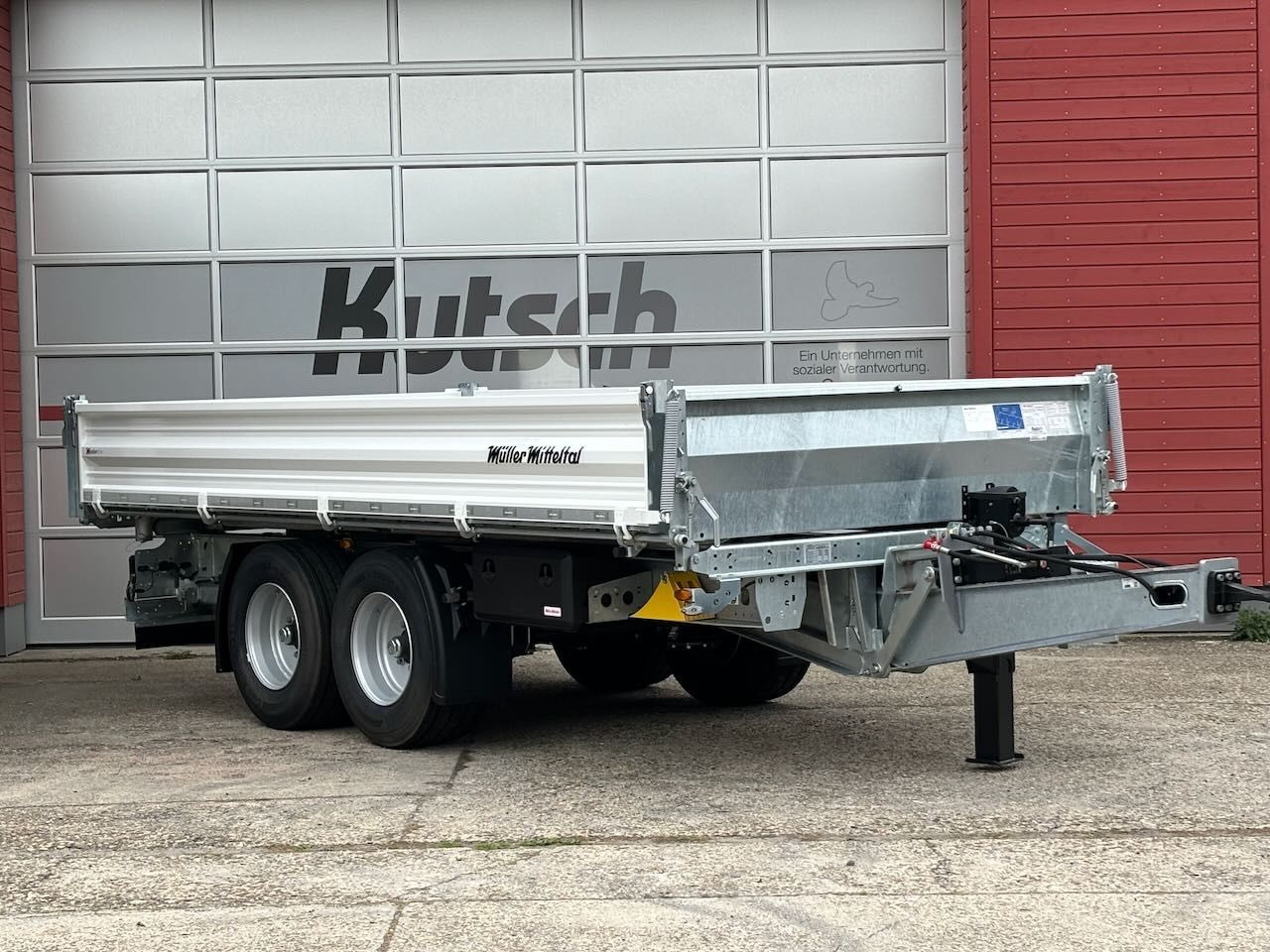 Müller-Mitteltal KA-TA-R 11,9/024 Breitreifen, Alu-Rampen, LED - Pótkocsi billenőplatós: 5 kép. Müller-Mitteltal KA-TA-R 11,9/024 Breitreifen, Alu-Rampen, LED - Pótkocsi billenőplatós: 5 kép.