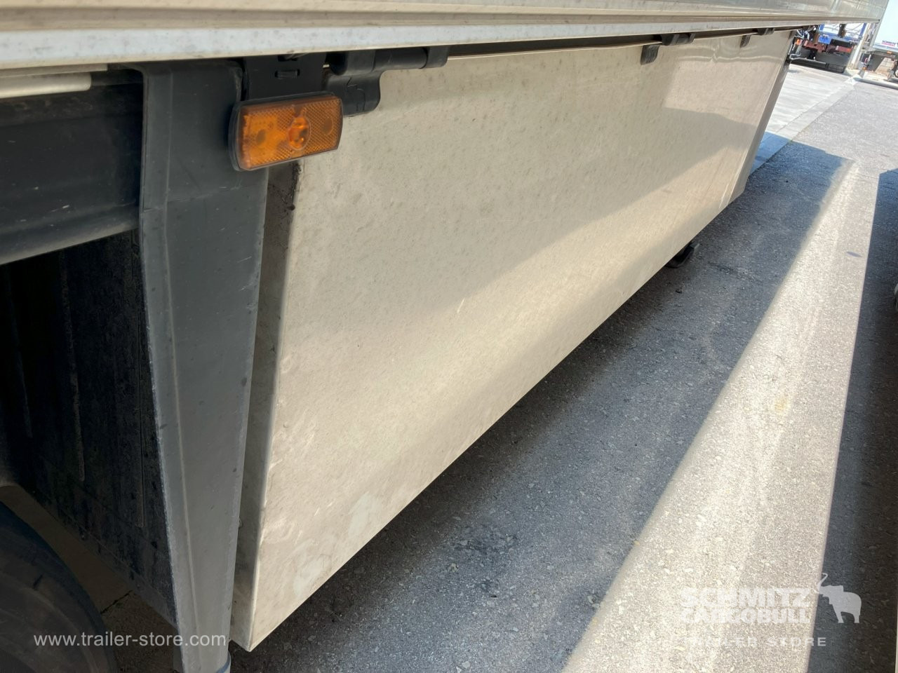 SCHMITZ Semiremolque Frigo Standard Double deck - Félpótkocsi hőszigetelt: 2 kép. SCHMITZ Semiremolque Frigo Standard Double deck - Félpótkocsi hőszigetelt: 2 kép.