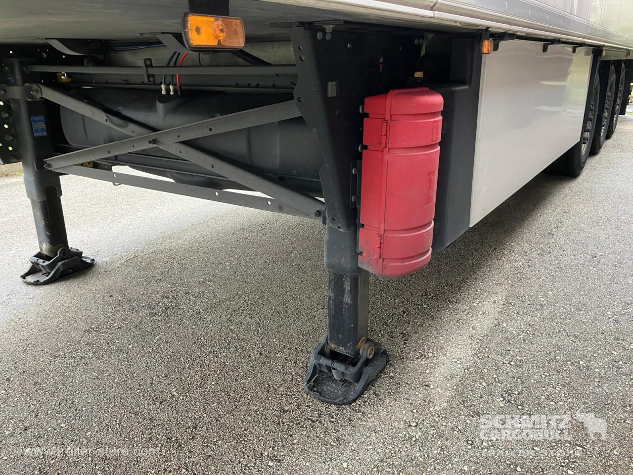 SCHMITZ Semiremolque Frigo Standard Double deck - Félpótkocsi hőszigetelt: 2 kép. SCHMITZ Semiremolque Frigo Standard Double deck - Félpótkocsi hőszigetelt: 2 kép.