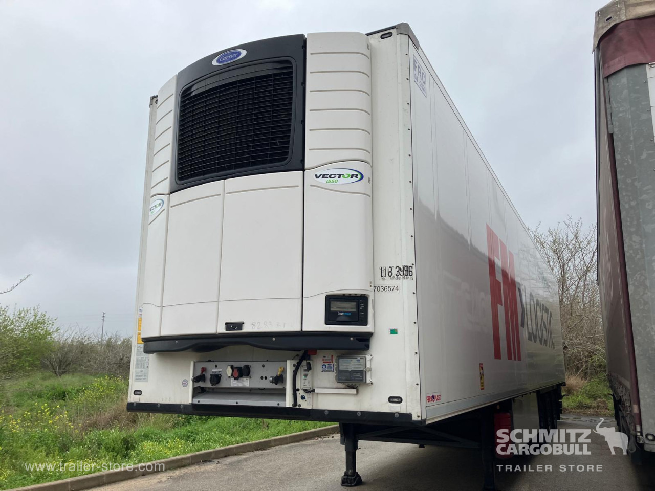 SCHMITZ Semiremolque Frigo Standard Double deck - Félpótkocsi hőszigetelt: 1 kép. SCHMITZ Semiremolque Frigo Standard Double deck - Félpótkocsi hőszigetelt: 1 kép.