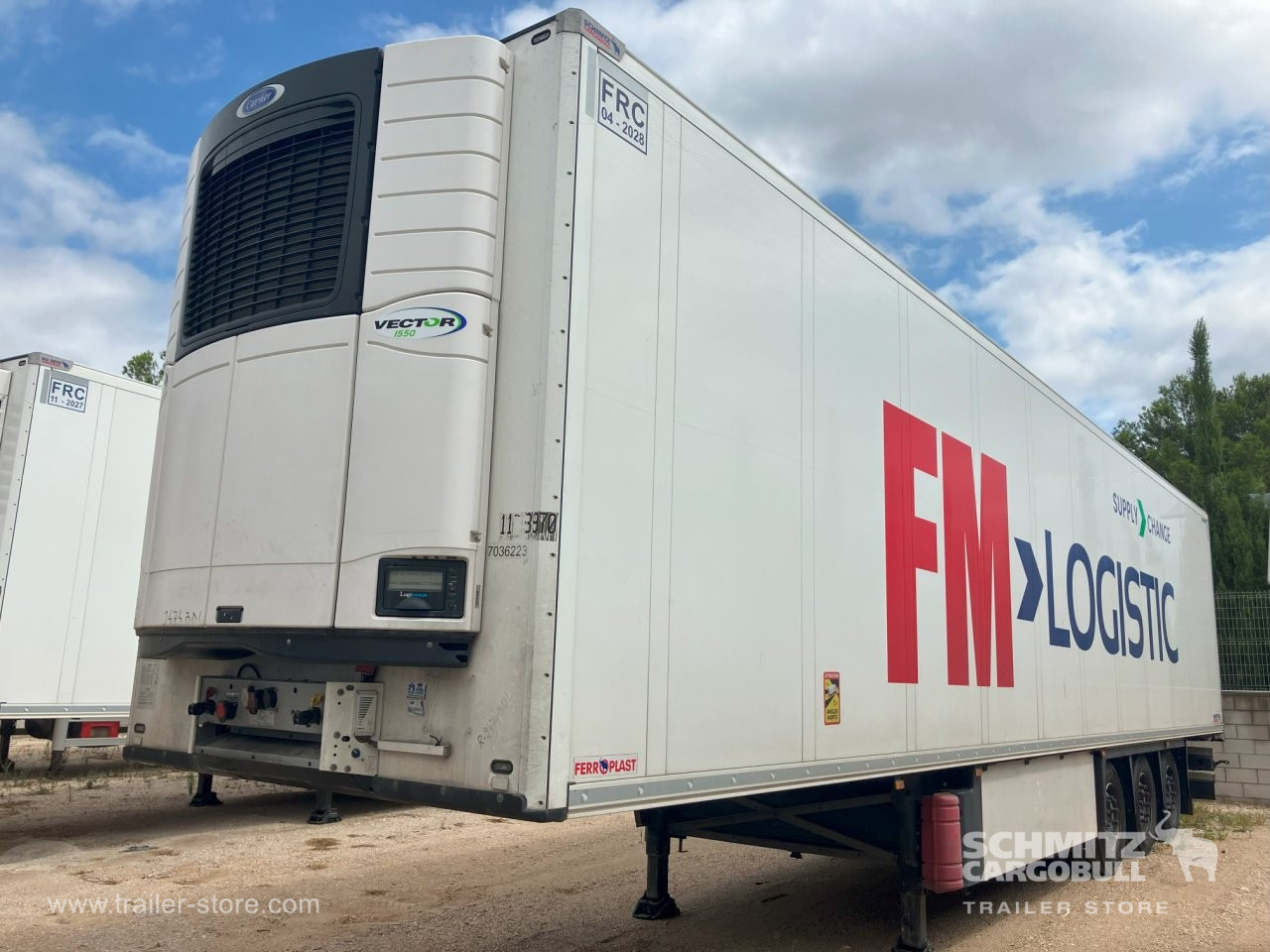 SCHMITZ Semiremolque Frigo Standard Double deck - Félpótkocsi hőszigetelt: 1 kép. SCHMITZ Semiremolque Frigo Standard Double deck - Félpótkocsi hőszigetelt: 1 kép.