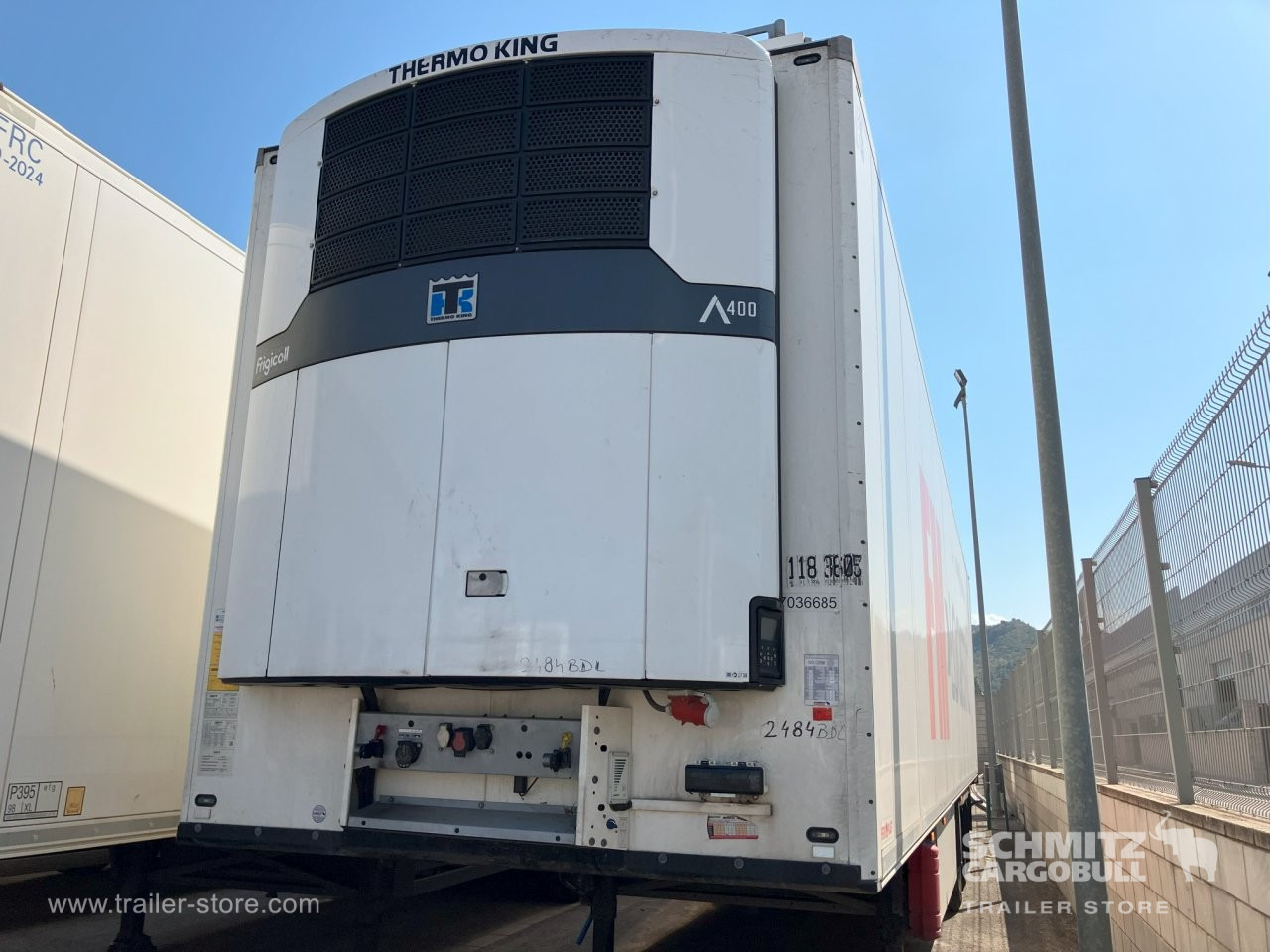SCHMITZ Semiremolque Frigo Standard Double deck - Félpótkocsi hőszigetelt: 1 kép. SCHMITZ Semiremolque Frigo Standard Double deck - Félpótkocsi hőszigetelt: 1 kép.