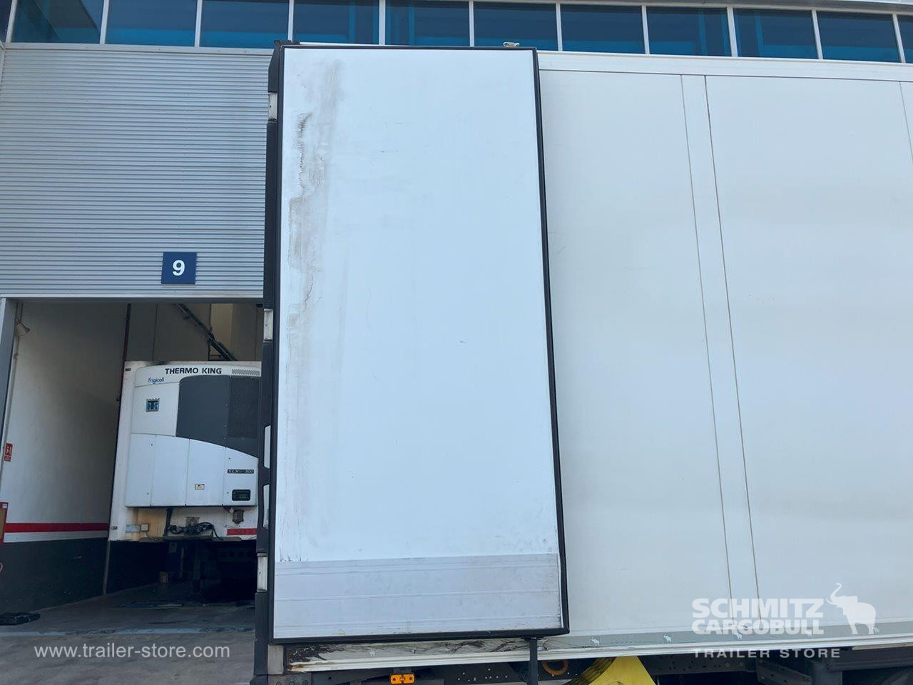 SCHMITZ Semiremolque Frigo Standard - Félpótkocsi hőszigetelt: 3 kép. SCHMITZ Semiremolque Frigo Standard - Félpótkocsi hőszigetelt: 3 kép.
