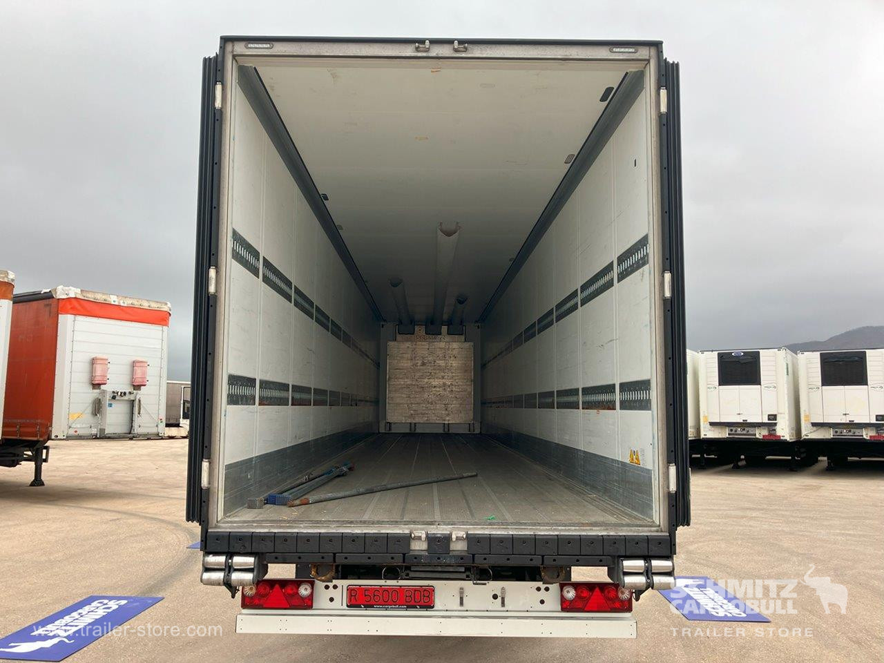 SCHMITZ Semiremolque Frigo Standard - Félpótkocsi hőszigetelt: 2 kép. SCHMITZ Semiremolque Frigo Standard - Félpótkocsi hőszigetelt: 2 kép.