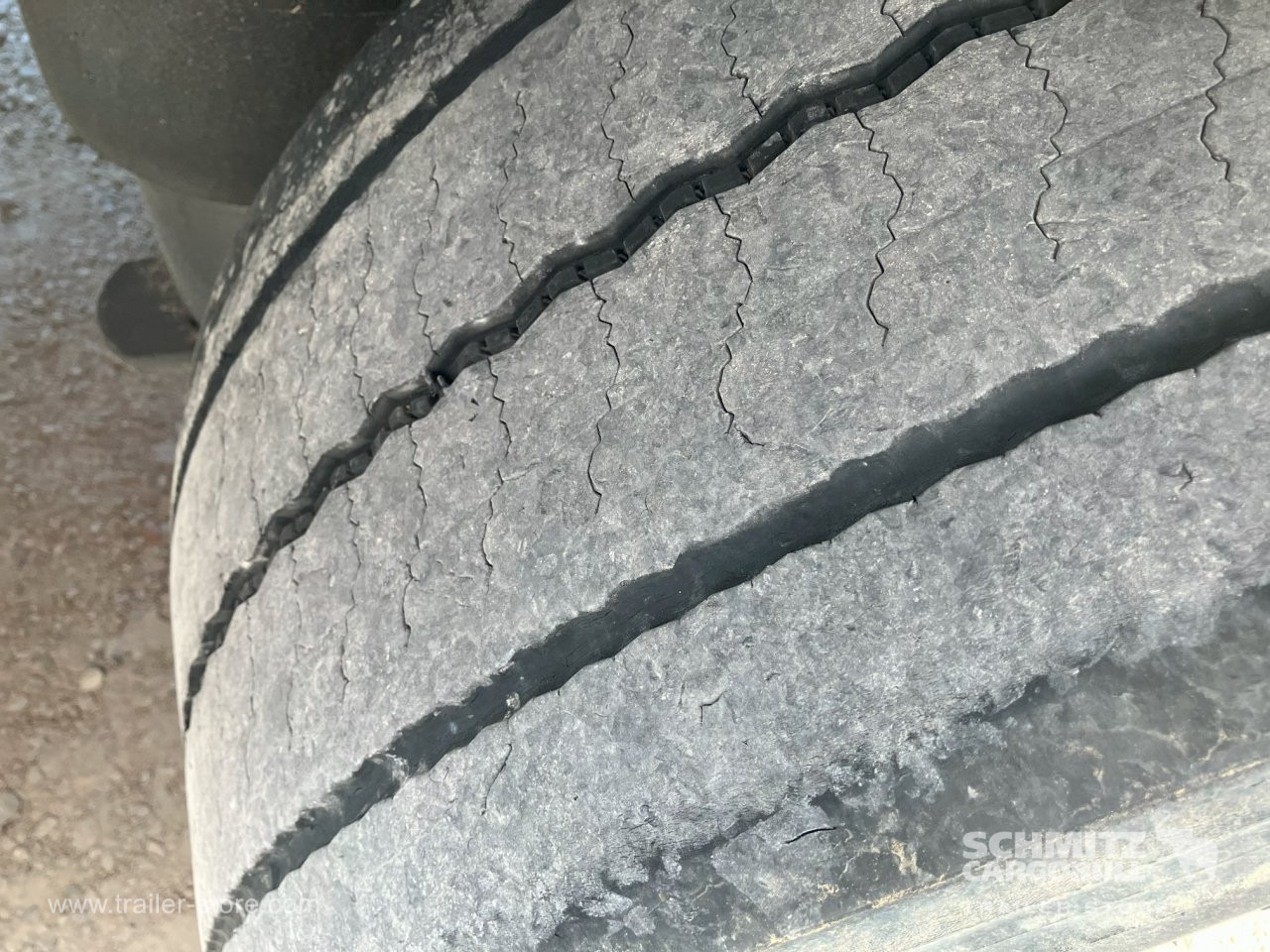 SCHMITZ Semiremolque Frigo Standard - Félpótkocsi hőszigetelt: 4 kép. SCHMITZ Semiremolque Frigo Standard - Félpótkocsi hőszigetelt: 4 kép.