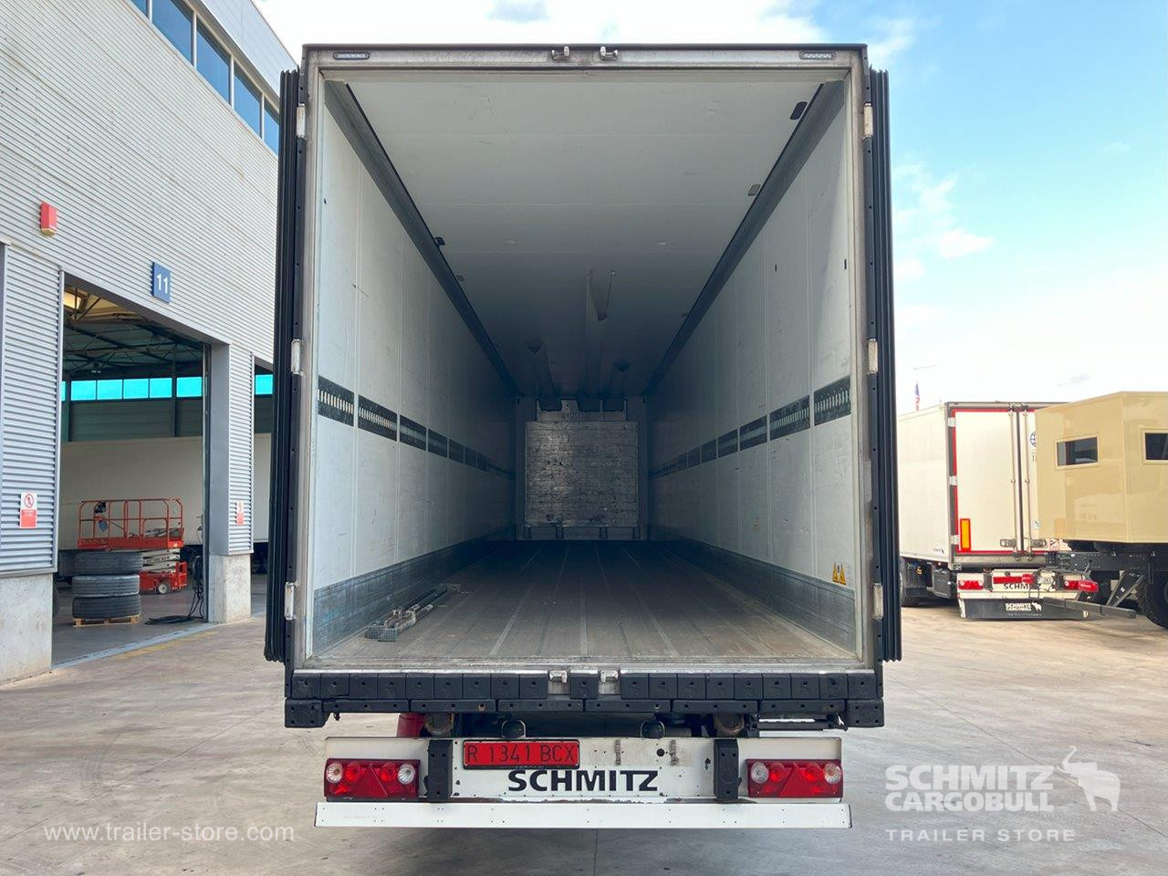 SCHMITZ Semiremolque Frigo Standard - Félpótkocsi hőszigetelt: 2 kép. SCHMITZ Semiremolque Frigo Standard - Félpótkocsi hőszigetelt: 2 kép.