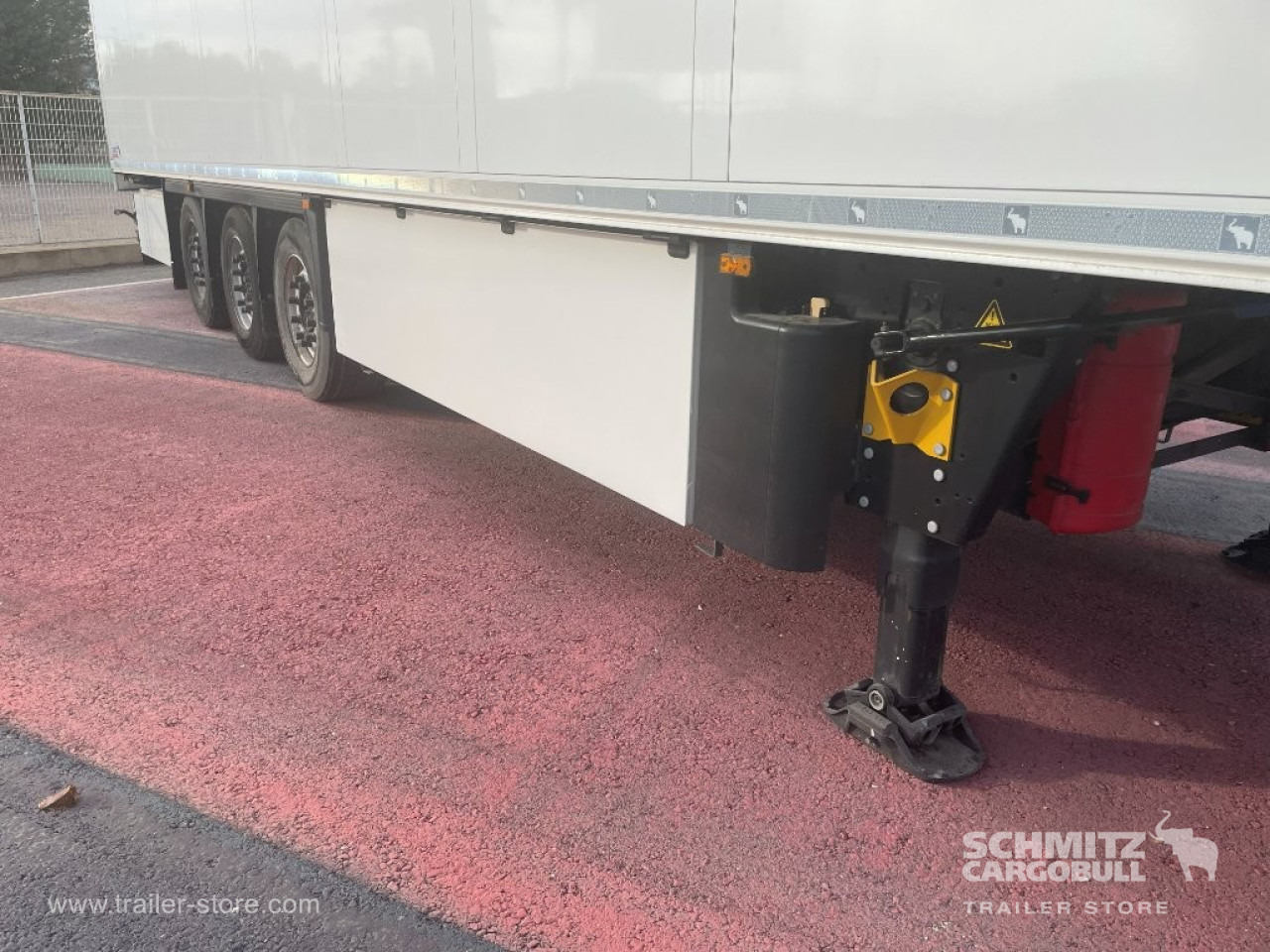 SCHMITZ Semiremolque Frigo Standard - Félpótkocsi hőszigetelt: 3 kép. SCHMITZ Semiremolque Frigo Standard - Félpótkocsi hőszigetelt: 3 kép.