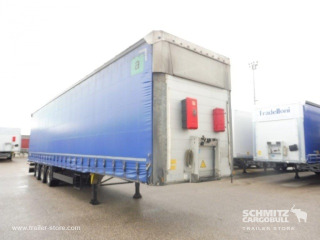 Schmitz Cargobull Curtainsider Mega - Ponyvás félpótkocsi: 1 kép. Schmitz Cargobull Curtainsider Mega - Ponyvás félpótkocsi: 1 kép.
