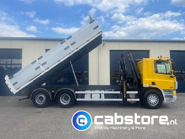 DAF CF 75.310 FAN 6x2 Euro 5 - MANUAL - Bouwjaar 2008 - Kipper - Palfinger PK 15002 Performance - Km 550.899 - Good condition! - Billenőplatós teherautó, Darus autó: 4 kép. DAF CF 75.310 FAN 6x2 Euro 5 - MANUAL - Bouwjaar 2008 - Kipper - Palfinger PK 15002 Performance - Km 550.899 - Good condition! - Billenőplatós teherautó, Darus autó: 4 kép.