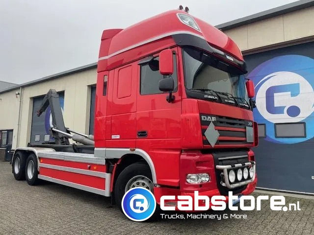 DAF XF 105 .460 FAS Euro 5 - Haakarmsysteem - Hooklift - Abrolkipper - Year 2006 - ANALOG TACHO - TUV 05-2025 - Horgos rakodó teherautó: 1 kép. DAF XF 105 .460 FAS Euro 5 - Haakarmsysteem - Hooklift - Abrolkipper - Year 2006 - ANALOG TACHO - TUV 05-2025 - Horgos rakodó teherautó: 1 kép.