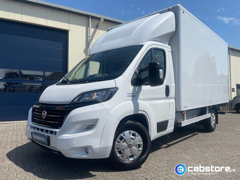 Fiat Ducato 2.3 Multijet 160 Pk Euro 6 - Bouwjaar 2021 - Handgeschakeld 6 speed - Airco - 3 zitplaatsen - Laadklep - Dobozos felépítményű teherautó: 2 kép. Fiat Ducato 2.3 Multijet 160 Pk Euro 6 - Bouwjaar 2021 - Handgeschakeld 6 speed - Airco - 3 zitplaatsen - Laadklep - Dobozos felépítményű teherautó: 2 kép.