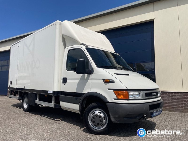 Iveco 40C 40C12 EURO 3 4x2 Bakwagen Euro 3 - Bouwjaar 2003 - APK tot 10-05-2026 -Handgeschakelde versnellingsbak - Dobozos kisteherautó: 1 kép. Iveco 40C 40C12 EURO 3 4x2 Bakwagen Euro 3 - Bouwjaar 2003 - APK tot 10-05-2026 -Handgeschakelde versnellingsbak - Dobozos kisteherautó: 1 kép.