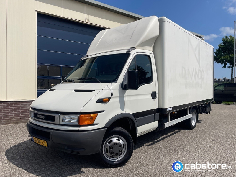 Iveco 40C 40C12 EURO 3 4x2 Bakwagen Euro 3 - Bouwjaar 2003 - APK tot 10-05-2026 -Handgeschakelde versnellingsbak - Dobozos kisteherautó: 2 kép. Iveco 40C 40C12 EURO 3 4x2 Bakwagen Euro 3 - Bouwjaar 2003 - APK tot 10-05-2026 -Handgeschakelde versnellingsbak - Dobozos kisteherautó: 2 kép.