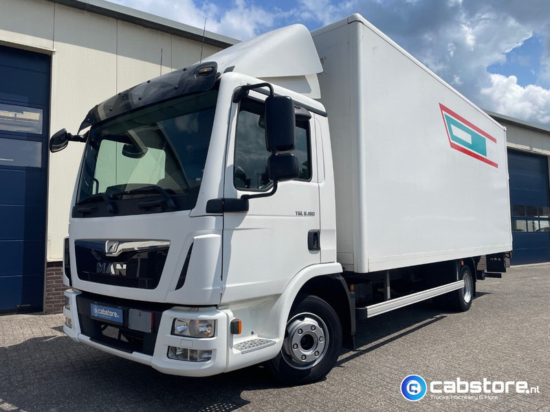 MAN TGL 8.180 4X2 BL Euro 6 - Bakwagen - Bouwjaar 2014 - Laadklep - 3 zitplaatsen - Km 432.134 - Dobozos felépítményű teherautó: 2 kép. MAN TGL 8.180 4X2 BL Euro 6 - Bakwagen - Bouwjaar 2014 - Laadklep - 3 zitplaatsen - Km 432.134 - Dobozos felépítményű teherautó: 2 kép.