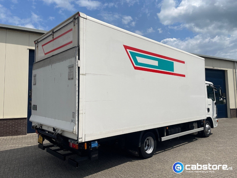 MAN TGL 8.180 4X2 BL Euro 6 - Bakwagen - Bouwjaar 2014 - Laadklep - 3 zitplaatsen - Km 432.134 - Dobozos felépítményű teherautó: 4 kép. MAN TGL 8.180 4X2 BL Euro 6 - Bakwagen - Bouwjaar 2014 - Laadklep - 3 zitplaatsen - Km 432.134 - Dobozos felépítményű teherautó: 4 kép.