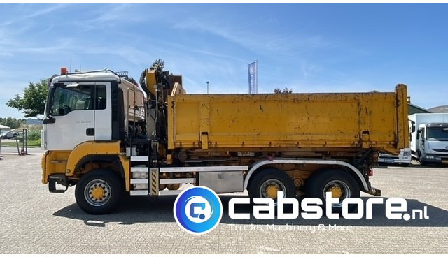 MAN TGS 26.440 6X6 BB EEV MAN TGS 26.440 Euro 5 EEV - 6X6 - Laadkraan - Kipper - Kabelsysteem - Bouwjaar 2010 - Km 657.509 - APK tot 22-11-2025 !! - Billenőplatós teherautó, Darus autó: 4 kép. MAN TGS 26.440 6X6 BB EEV MAN TGS 26.440 Euro 5 EEV - 6X6 - Laadkraan - Kipper - Kabelsysteem - Bouwjaar 2010 - Km 657.509 - APK tot 22-11-2025 !! - Billenőplatós teherautó, Darus autó: 4 kép.