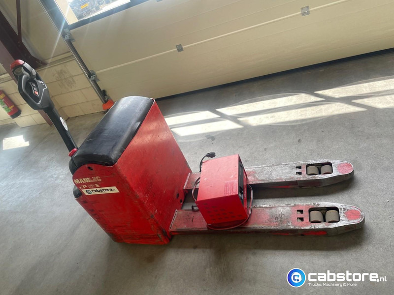 Manitou EP185 Electric Pallettruck Manitou EP185 Electrische palletwagen - Bouwjaar 2007 - Uren 1160 - Kézi raklapemelő: 4 kép. Manitou EP185 Electric Pallettruck Manitou EP185 Electrische palletwagen - Bouwjaar 2007 - Uren 1160 - Kézi raklapemelő: 4 kép.