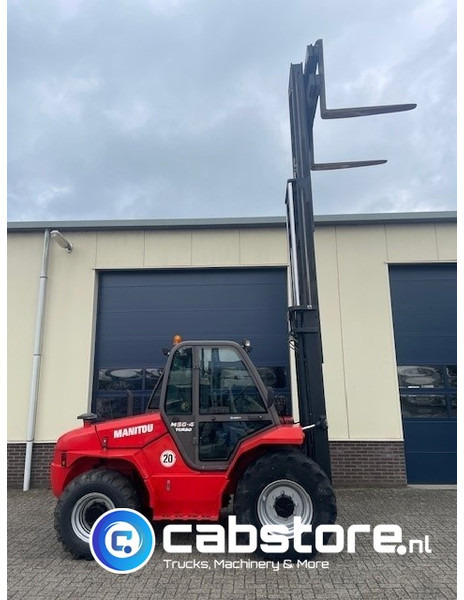 Manitou M 50-4 Turbo offroad forklift 4x4 Ruwterrein heftruck - Bouwjaar 2012 - Freelift - 5 Ton - Terepjáró képességű targoncá: 4 kép. Manitou M 50-4 Turbo offroad forklift 4x4 Ruwterrein heftruck - Bouwjaar 2012 - Freelift - 5 Ton - Terepjáró képességű targoncá: 4 kép.