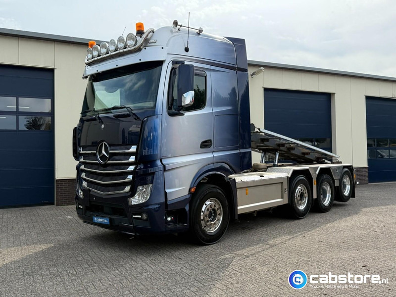 Mercedes-Benz ACTROS 3663 Euro 6 - 8x2 - RETARDER - Bouwjaar 09-2017 - 30 Ton's Container Kabelsysteem - Km 476.892 - Good condition - Teherautó - kábelrendszer: 2 kép. Mercedes-Benz ACTROS 3663 Euro 6 - 8x2 - RETARDER - Bouwjaar 09-2017 - 30 Ton's Container Kabelsysteem - Km 476.892 - Good condition - Teherautó - kábelrendszer: 2 kép.