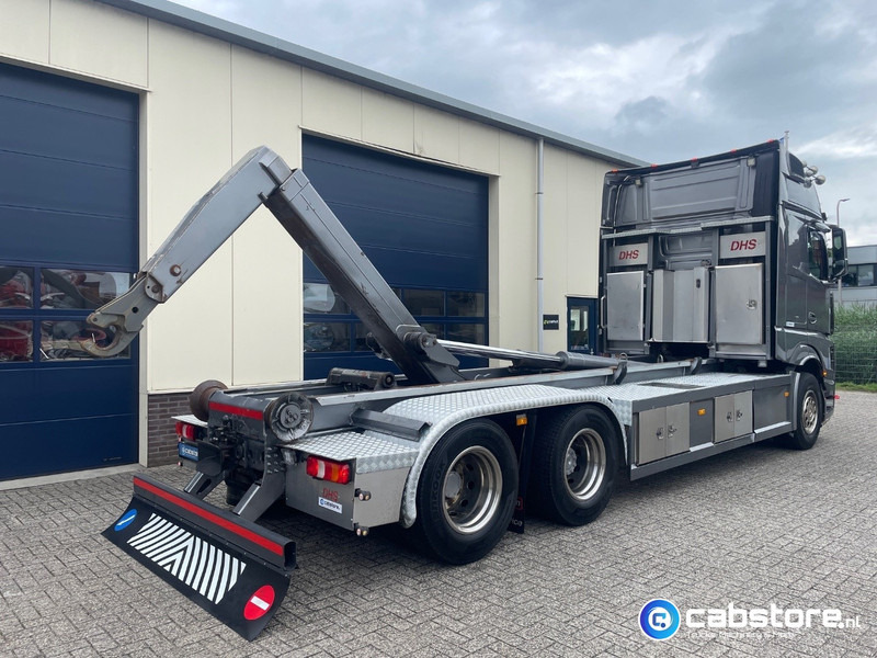 Mercedes-Benz Actros 3363 6x2 Containersysteem - Euro 6 - Bouwjaar 2014 - VDL 21 Ton Haakarmsysteem - 630 Pk Euro 6 - NL Truck - Horgos rakodó teherautó: 4 kép. Mercedes-Benz Actros 3363 6x2 Containersysteem - Euro 6 - Bouwjaar 2014 - VDL 21 Ton Haakarmsysteem - 630 Pk Euro 6 - NL Truck - Horgos rakodó teherautó: 4 kép.