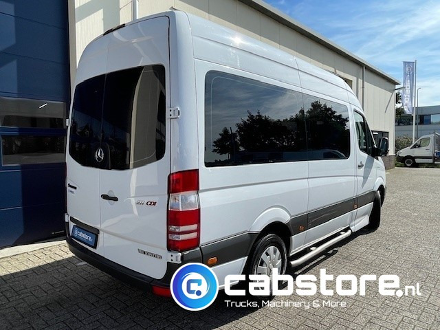 Mercedes-Benz SPRINTER 211 CDI - L2/H2- Automatische versnellingsbak - 9 Persoons - Bouwjaar 2009 - APK tot 17-01-2026 ! - Side bars - Privacy glas - Airco - Minibusz, Kisbusz: 4 kép. Mercedes-Benz SPRINTER 211 CDI - L2/H2- Automatische versnellingsbak - 9 Persoons - Bouwjaar 2009 - APK tot 17-01-2026 ! - Side bars - Privacy glas - Airco - Minibusz, Kisbusz: 4 kép.