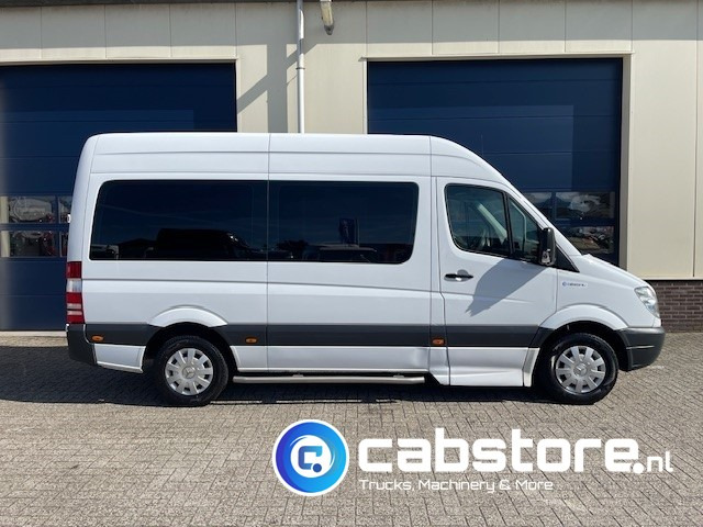 Mercedes-Benz SPRINTER 211 CDI - L2/H2- Automatische versnellingsbak - 9 Persoons - Bouwjaar 2009 - APK tot 17-01-2026 ! - Side bars - Privacy glas - Airco - Minibusz, Kisbusz: 5 kép. Mercedes-Benz SPRINTER 211 CDI - L2/H2- Automatische versnellingsbak - 9 Persoons - Bouwjaar 2009 - APK tot 17-01-2026 ! - Side bars - Privacy glas - Airco - Minibusz, Kisbusz: 5 kép.