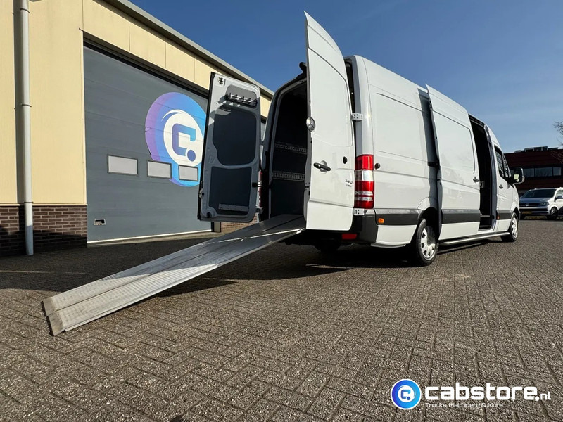 Mercedes-Benz Sprinter 316 CDI L3/H2 316 CDI Euro 5 - L3/H2 - Automaat - Geïntegreerde rijplaten in vloer - Bearlock - Year 2015 - Furgon: 3 kép. Mercedes-Benz Sprinter 316 CDI L3/H2 316 CDI Euro 5 - L3/H2 - Automaat - Geïntegreerde rijplaten in vloer - Bearlock - Year 2015 - Furgon: 3 kép.