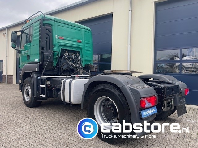 MAN TGS 18.460 4x4 tractor Euro 6 - Bouwjaar 05-2018 - Automaat - Hydrauliek unit kipper - Slaapcabine - Km 573.395 - Goede conditie - Nyergesvontató: 3 kép. MAN TGS 18.460 4x4 tractor Euro 6 - Bouwjaar 05-2018 - Automaat - Hydrauliek unit kipper - Slaapcabine - Km 573.395 - Goede conditie - Nyergesvontató: 3 kép.