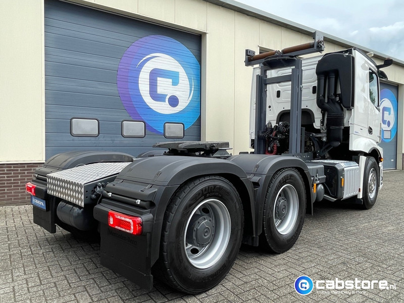 Mercedes-Benz Actros 3363 6x4 SLT Euro 6 3363 6x4 SLT Euro 6 - Zwaartransport - Heavy Load - Schwertransporte - 140 Ton - Year 2024 - Km 35.788 !! - Turbo Retarder Clutch - LIKE NEW !! - Nyergesvontató: 4 kép. Mercedes-Benz Actros 3363 6x4 SLT Euro 6 3363 6x4 SLT Euro 6 - Zwaartransport - Heavy Load - Schwertransporte - 140 Ton - Year 2024 - Km 35.788 !! - Turbo Retarder Clutch - LIKE NEW !! - Nyergesvontató: 4 kép.