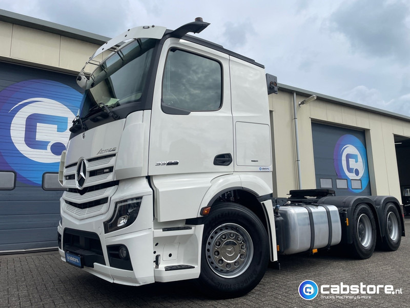Mercedes-Benz Actros 3363 6x4 SLT Euro 6 3363 6x4 SLT Euro 6 - Zwaartransport - Heavy Load - Schwertransporte - 140 Ton - Year 2024 - Km 35.788 !! - Turbo Retarder Clutch - LIKE NEW !! - Nyergesvontató: 2 kép. Mercedes-Benz Actros 3363 6x4 SLT Euro 6 3363 6x4 SLT Euro 6 - Zwaartransport - Heavy Load - Schwertransporte - 140 Ton - Year 2024 - Km 35.788 !! - Turbo Retarder Clutch - LIKE NEW !! - Nyergesvontató: 2 kép.
